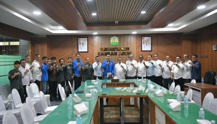 Terima Audiensi Senat Mahasiswa UIN Ar-Raniry, Plt Sekda Aceh Paparkan Progres Penanganan Pascabencana