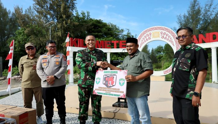 Dandim 0101/KBA Serahkan Bantuan Pompa Air kepada Empat Kelompok Tani