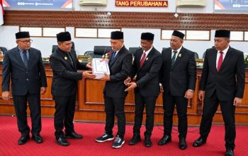 Bupati Syech Muharram Serahkan Nota Keuangan Rancangan Perubahan APBK Aceh Besar 2026