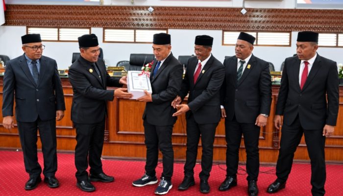 Bupati Syech Muharram Serahkan Nota Keuangan Rancangan Perubahan APBK Aceh Besar 2026