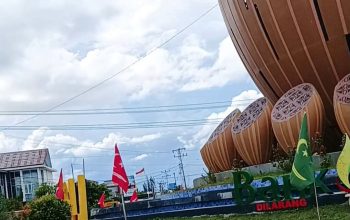 Bendera Alam Peudeung Terpasang di Tugu Aneuk Mulieng Kota Sigli