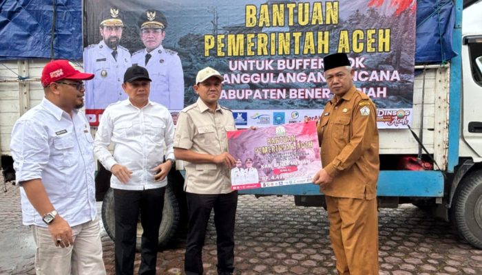 Wagub Aceh Serahkan Bantuan Buffer Stock Bencana Rp4,85 Miliar untuk Bener Meriah dan Aceh Tengah
