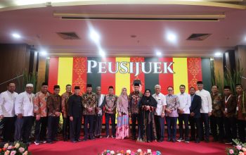 Wagub Aceh Dek Fadh Hadiri Peusijuek Tiga Putra Aceh yang Emban Amanah di Tingkat Nasional