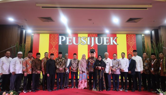 Wagub Aceh Dek Fadh Hadiri Peusijuek Tiga Putra Aceh yang Emban Amanah di Tingkat Nasional
