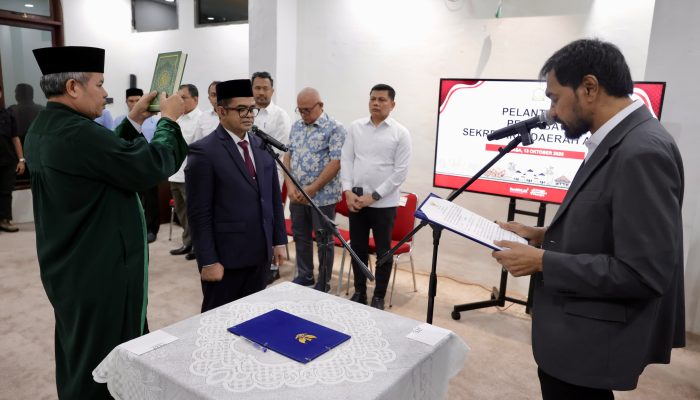 Mualem Lantik Taufik sebagai Penjabat Sekda Aceh di Medan