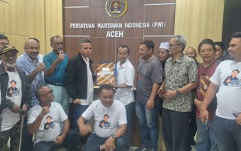 Sayuti Achmad Serahkan Surat Dukungan dari 15 Daerah untuk Maju Calon Ketua PWI Aceh