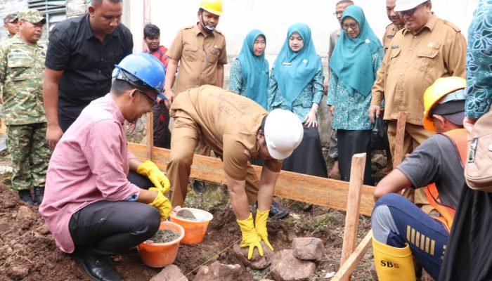 Wali Kota Sabang Letakkan Batu Pertama Pembangunan Rumah Duafa, Salurkan Zakat Langsung kepada Mustahik