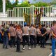 Polisi Bersama Masyarakat: Polda Aceh Redam Massa Aksi dengan Lantunan Salawat Badar