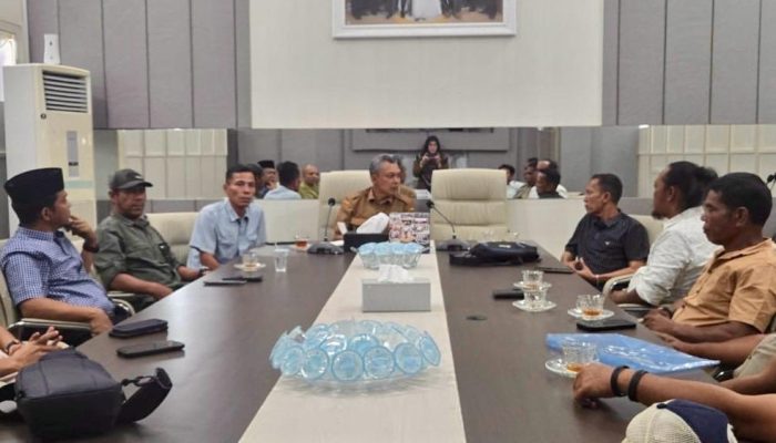 Stafsus Gubernur Aceh Nektu Bahas Progres Pemulihan Lahan Pertanian dengan Plt Kadistanbun