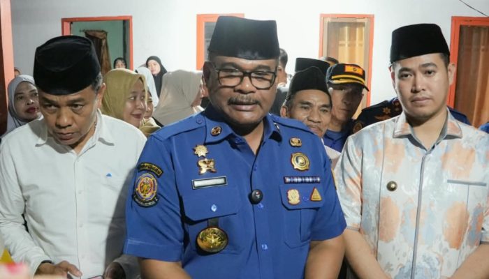 Safrizal Sampaikan Santunan Mendagri kepada Keluarga Tiga Petugas Damkar Pangkep, Duka Jadi Momentum Berbenah